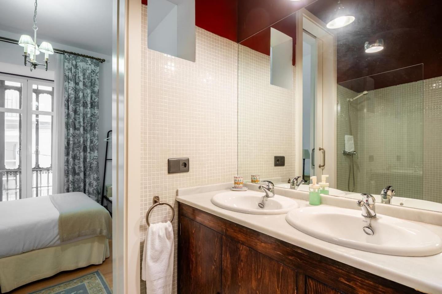 Komodo Sierpes: Bright & Classy Central Apartment Севілья Екстер'єр фото