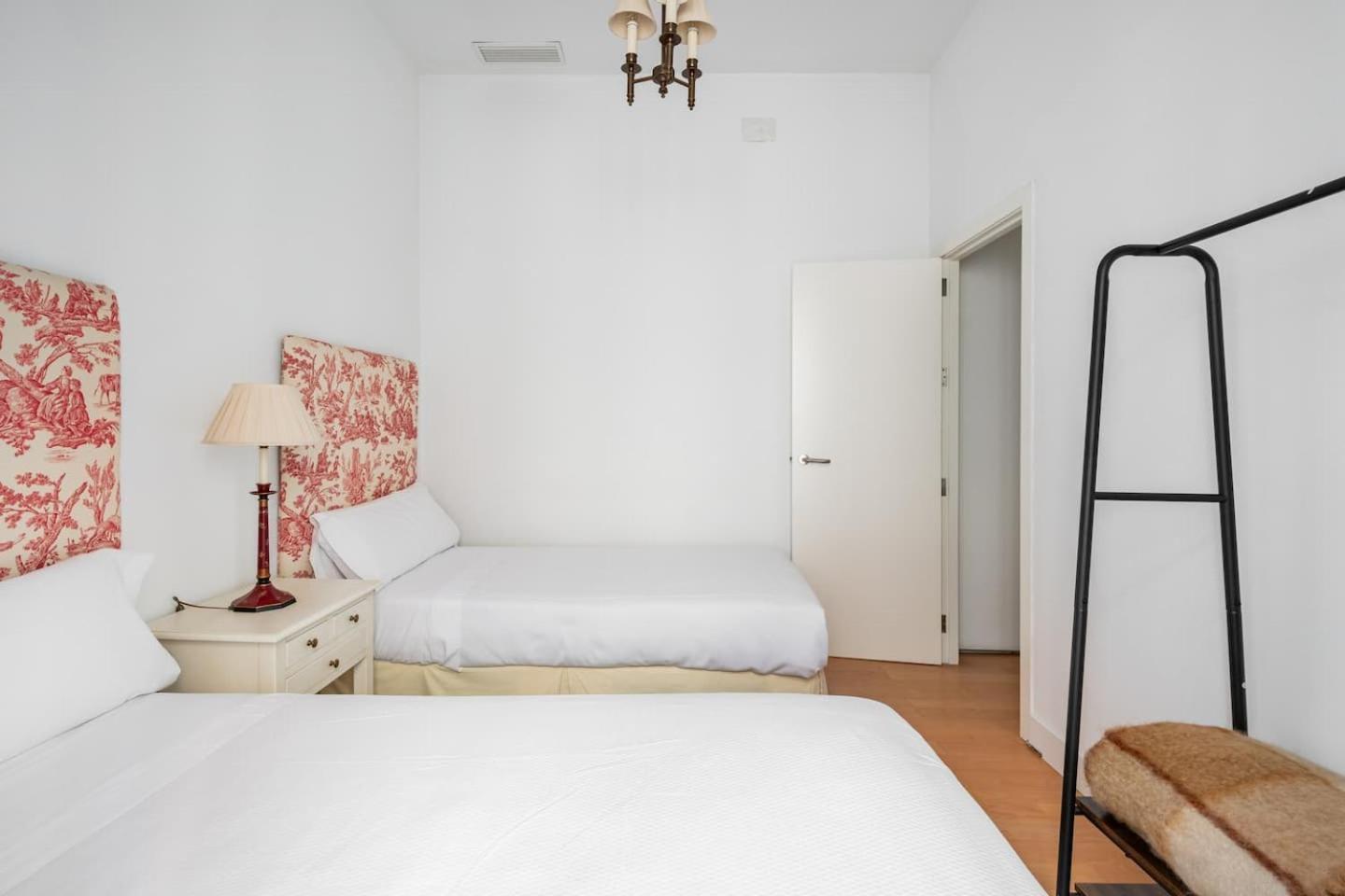 Komodo Sierpes: Bright & Classy Central Apartment Севілья Екстер'єр фото