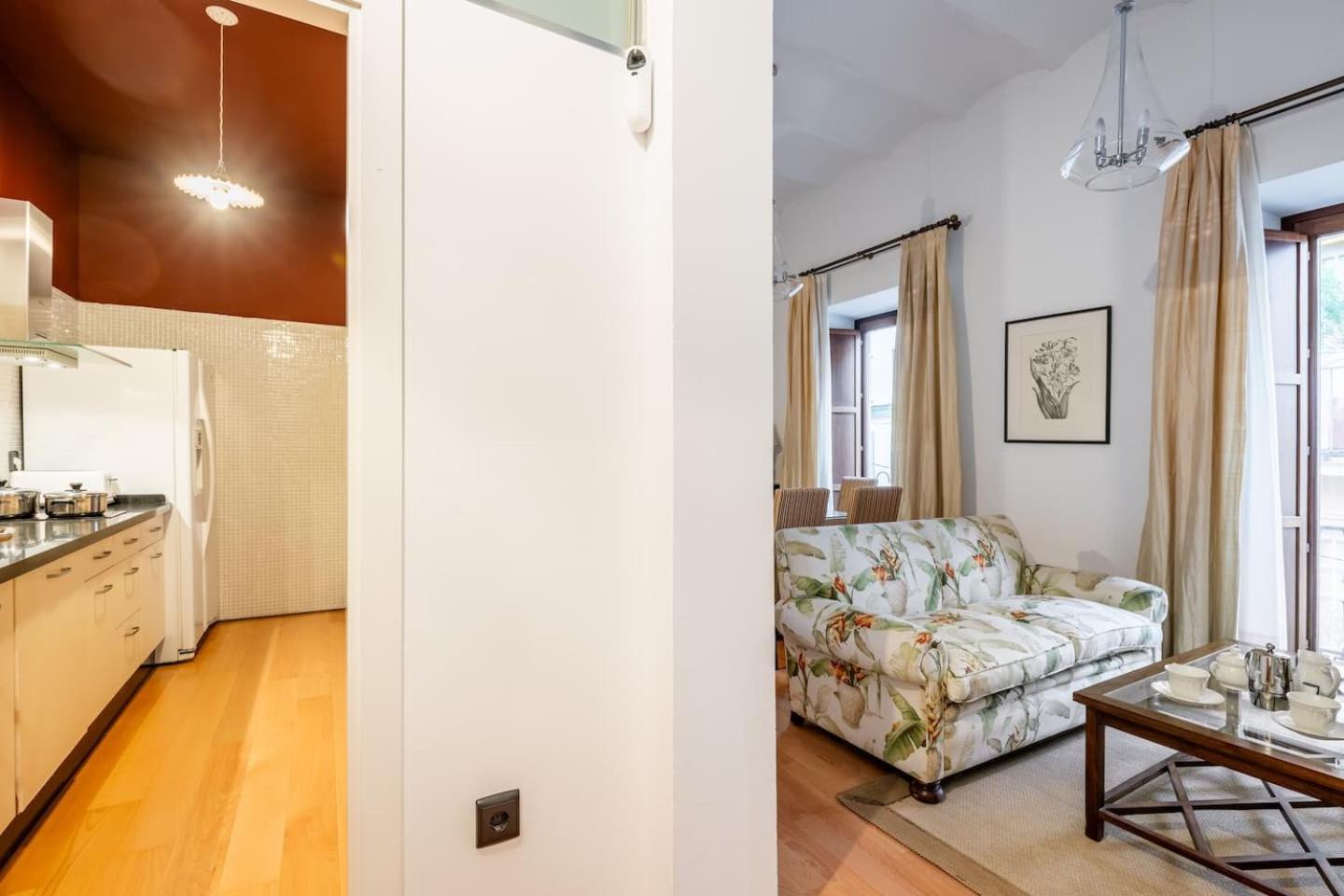 Komodo Sierpes: Bright & Classy Central Apartment Севілья Екстер'єр фото