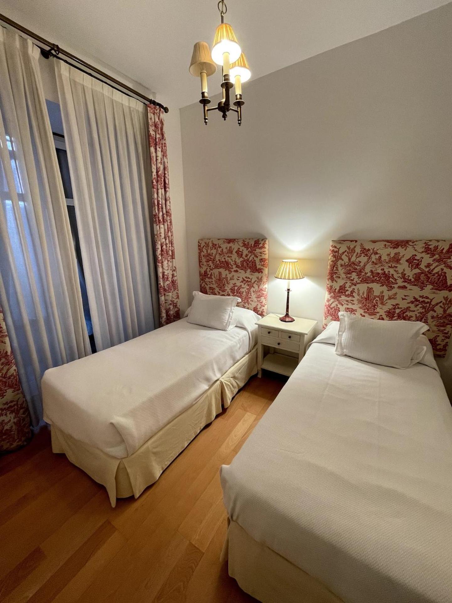 Komodo Sierpes: Bright & Classy Central Apartment Севілья Екстер'єр фото